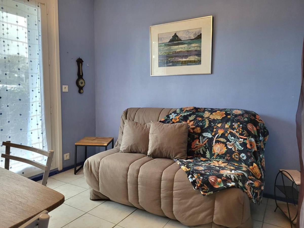 Studio Avec Terrasse, Parking Prive Et Acces Direct A La Plage - Fr-1-465-86 Merville-Franceville-Plage Exteriör bild